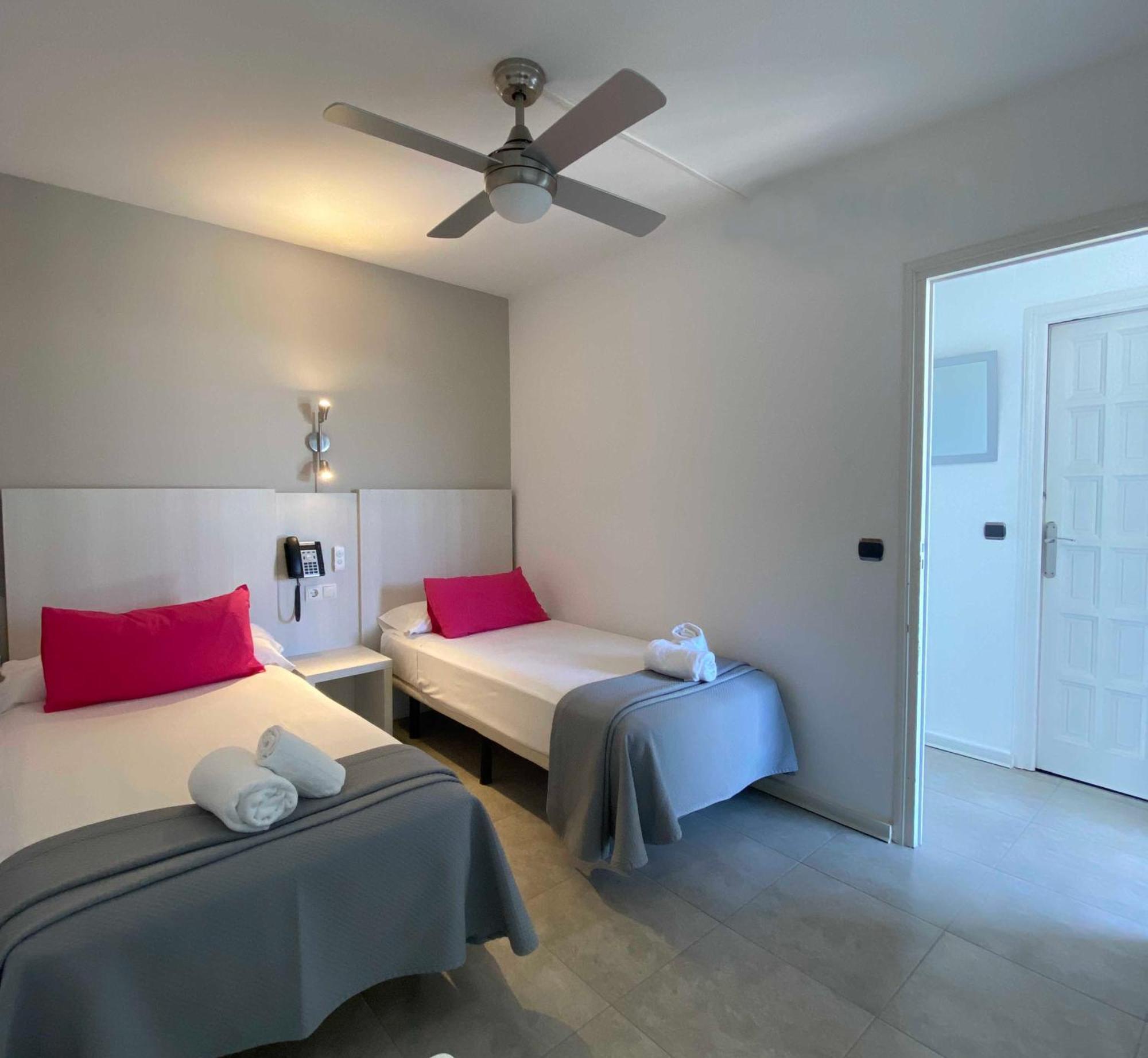 Hotel Apartamentos Solimar 카라펠 외부 사진